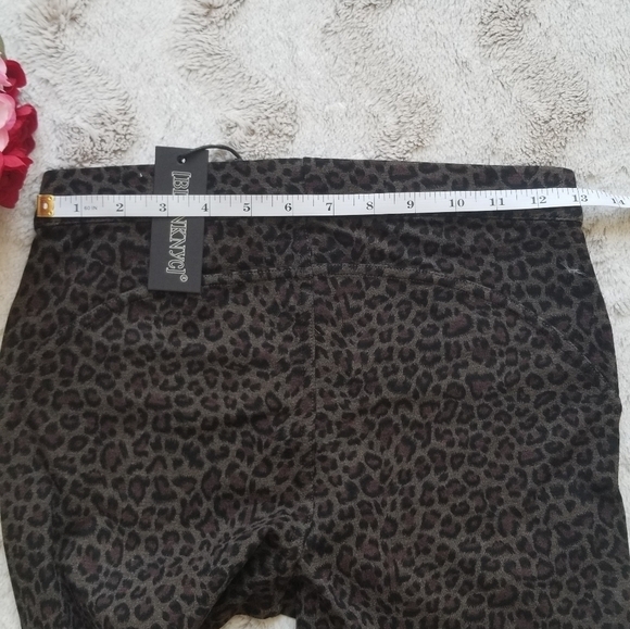 ✨️CL Blank NYC Leopard Print Shorts Zipper Accent New Size 26 - Picture 5 of 8